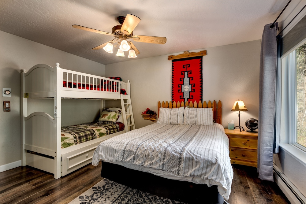 Sundown Lodge 4 Bedroom Home