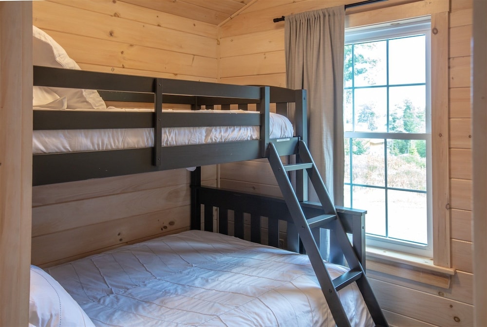 Titmouse Limit 4 2 Bedroom Cabin