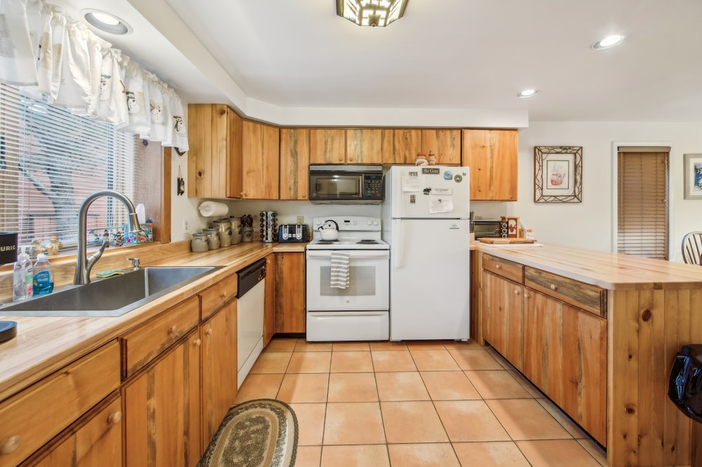 Top Ridge 49p - Family-friendly End Unit 3 Bedroom Townhouse by The Summit at Gore Mountain
