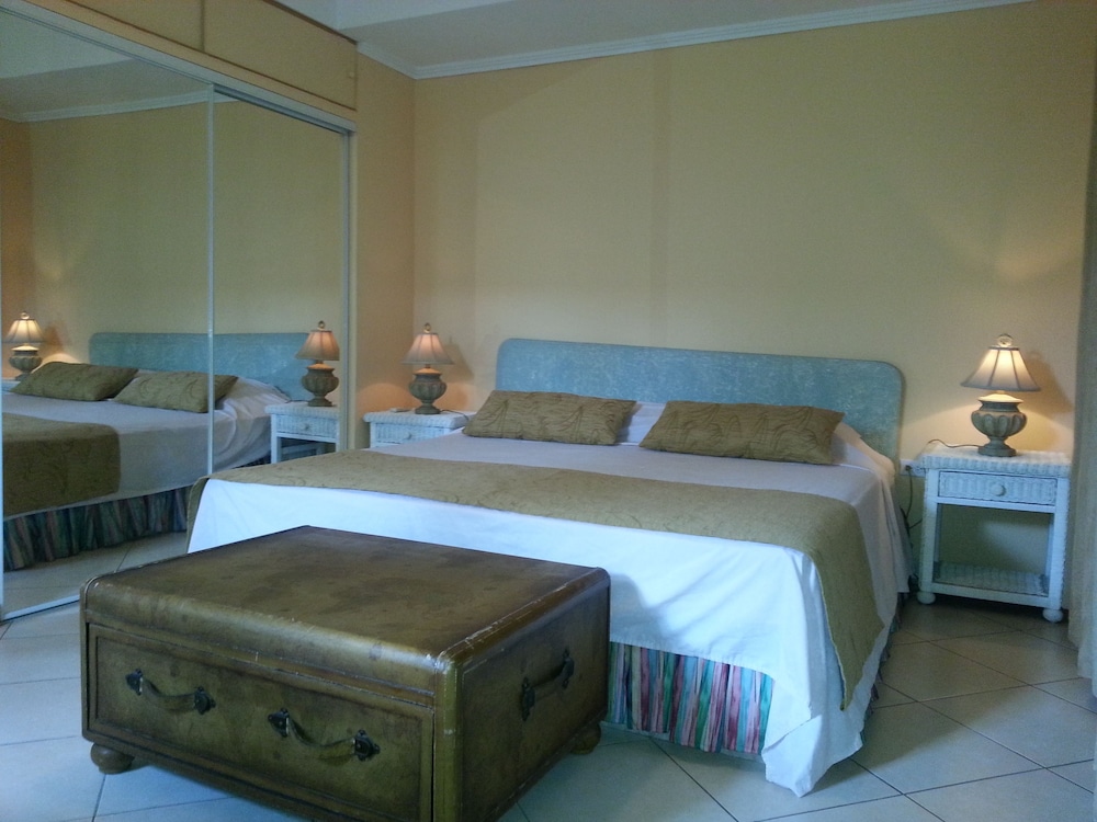 Le Chateau Ocean Villas