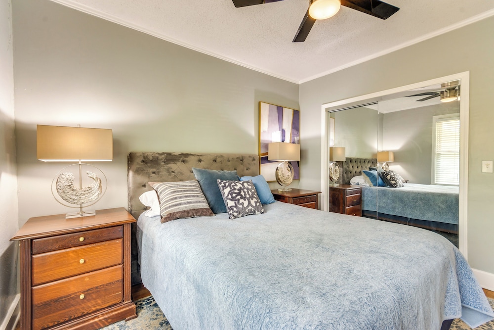 3 Blocks to Pensacola Bay: Charming Apartment!