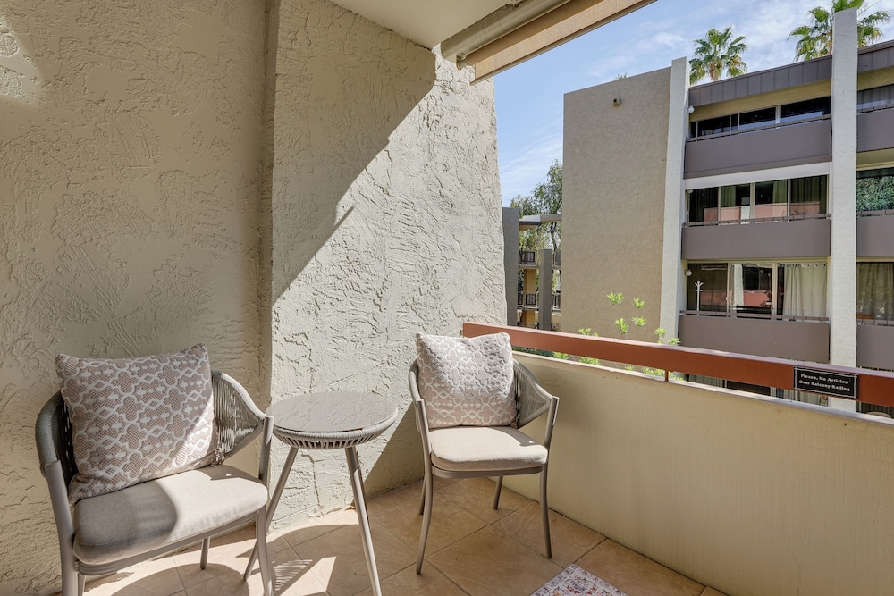 < 1 Mi to Old Town: Scottsdale Condo w/ Balcony