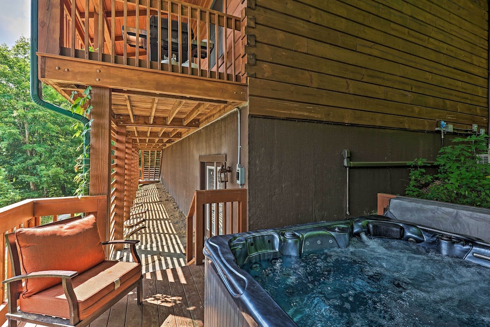 Family Cabin w/ Private Hot Tub & Views in Boone! view 4