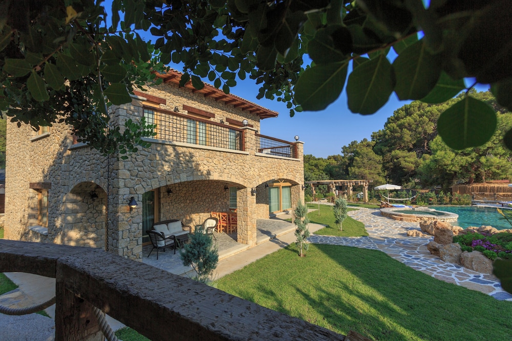 Private Island-Style Ultra Luxury Villa Estate