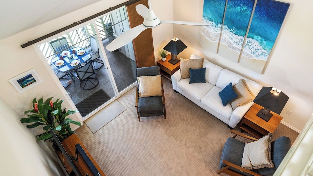 Top-floor Condo w/ Golf and Mountain Views - Pool, Gym, Wifi - Vrkcv