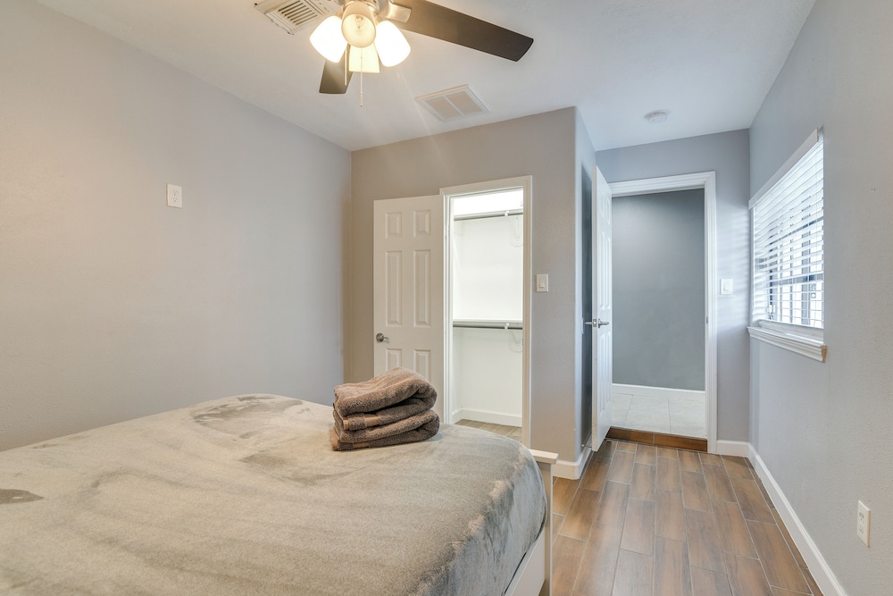 11 Mi to Dtwn: Family Home in Houston!