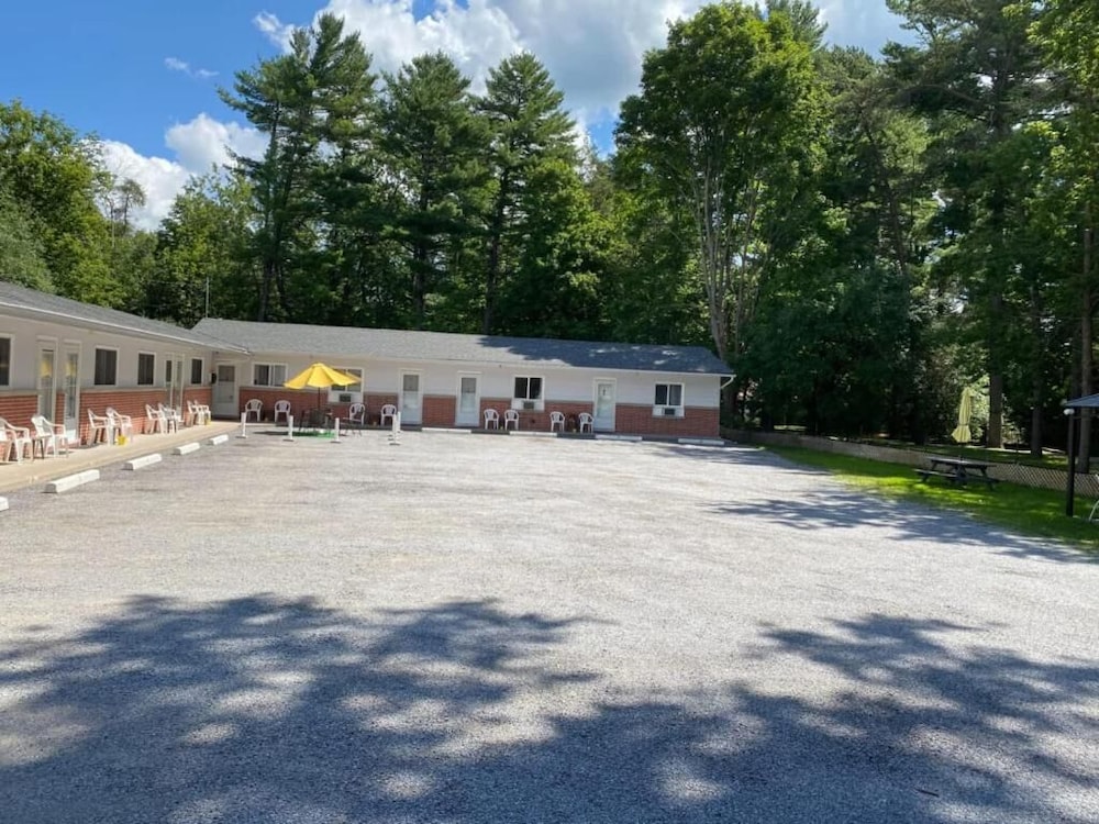 Three Islands Motel