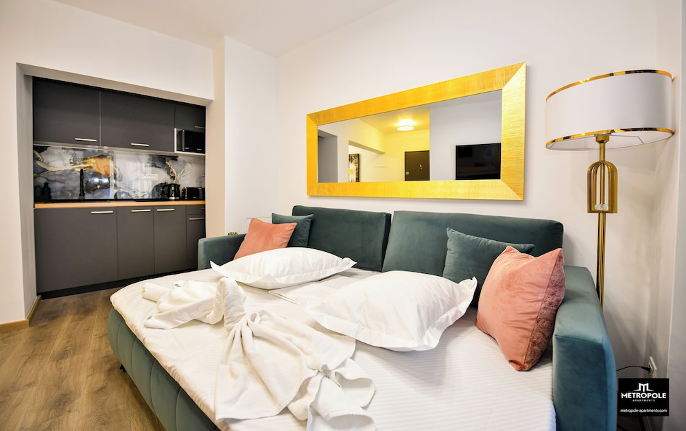 Metropole Apartments Central City