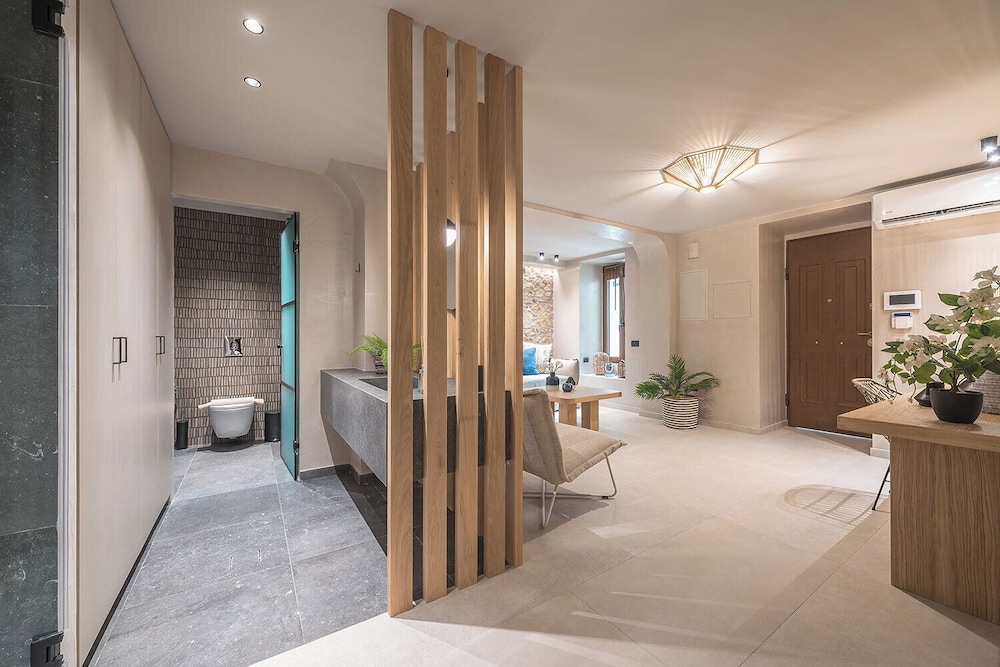 Apollonos 28 Luxury Suites