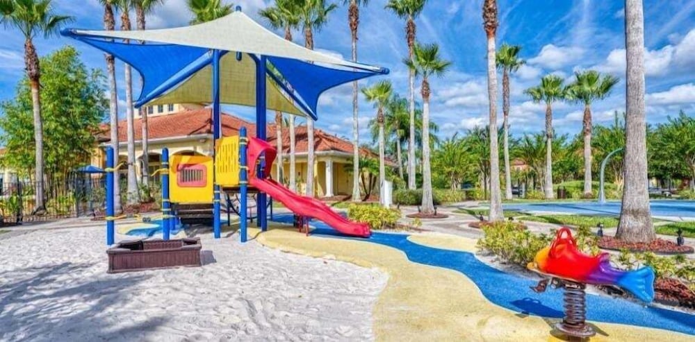 Modern Kissimmee Townhouse Near Disney 3 Bedroom Townhouse