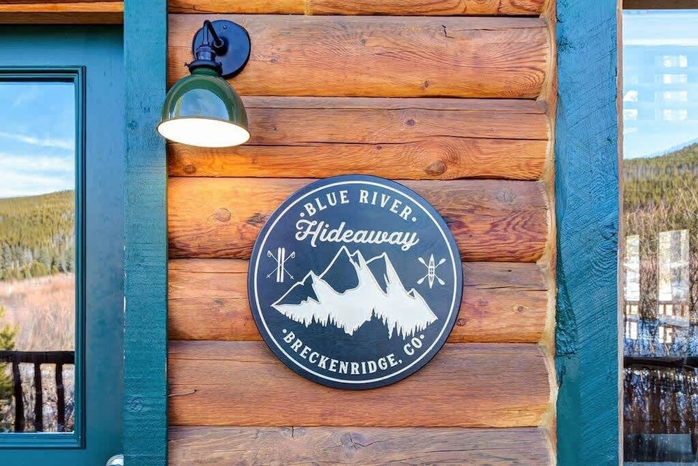 Private Luxurious Cabin w spa Near Breckenridge