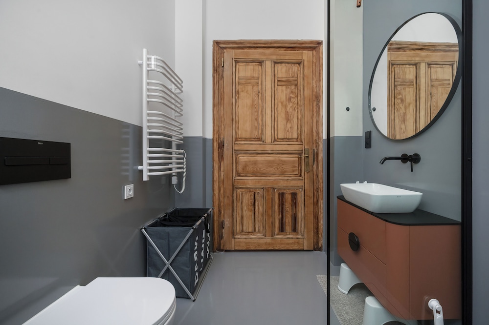 Retro Apartment in Wroclaw by Renters