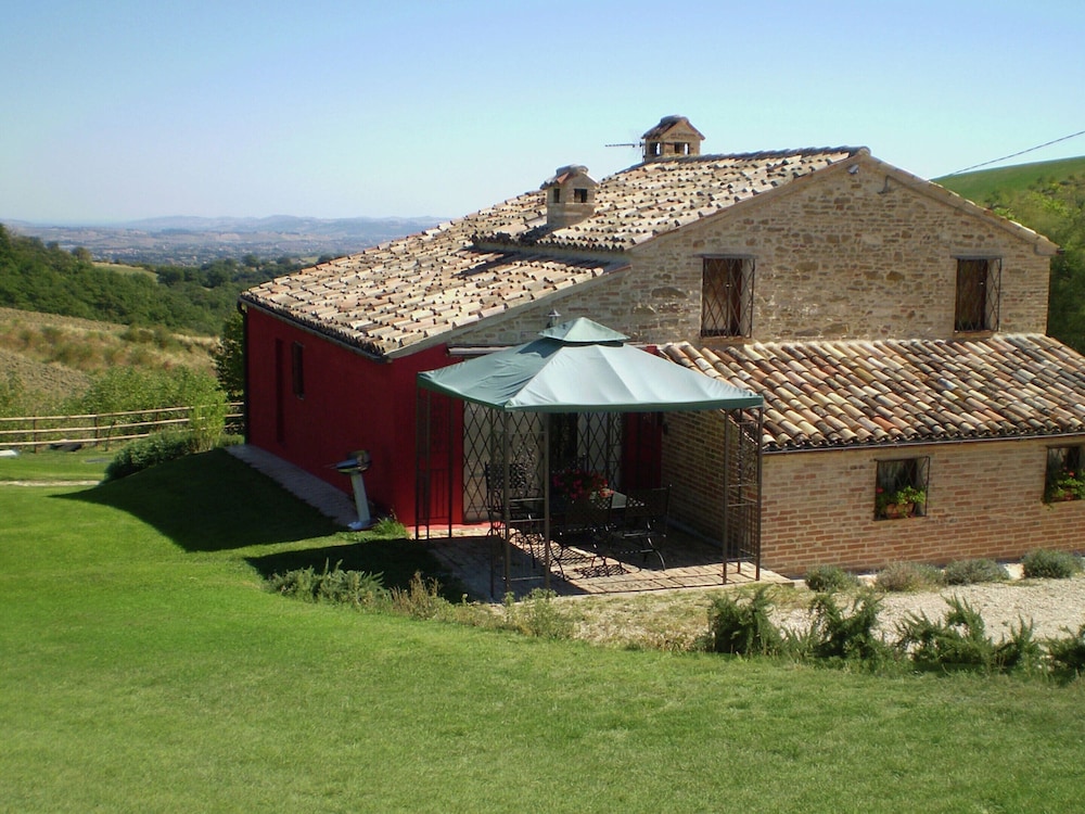 Belvilla by OYO Spacious Villa in Treia With Pool photo 5
