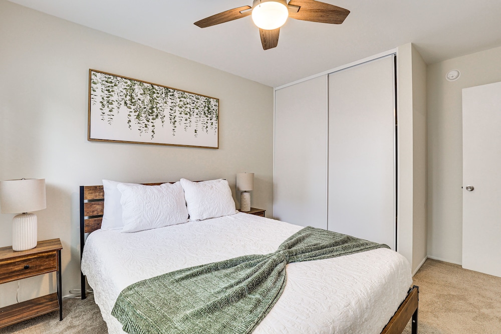 Sunny Oceanside Home w/ Patio, 5 Mi to Downtown!