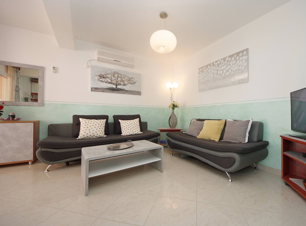 Seafront Apartments Deveron