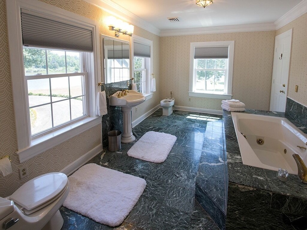 Kingsbay Mansion & Vacation Houses