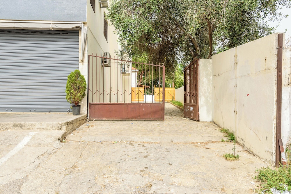 Indigo 1-BR Apt W Terrace in Batroun