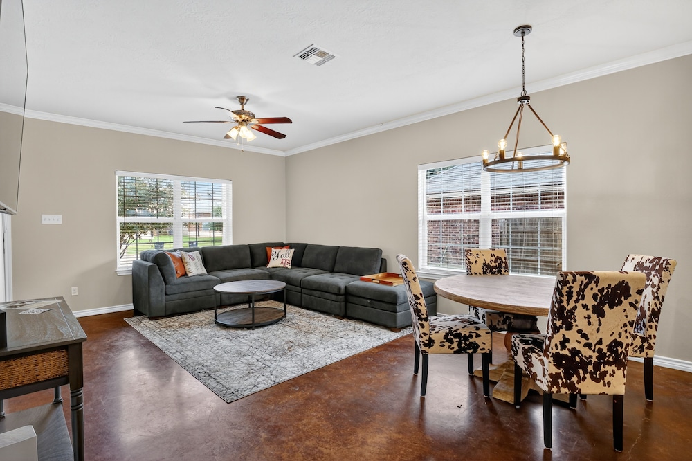 Game Day Getaway Near Texas A&m 4 Bedroom Home