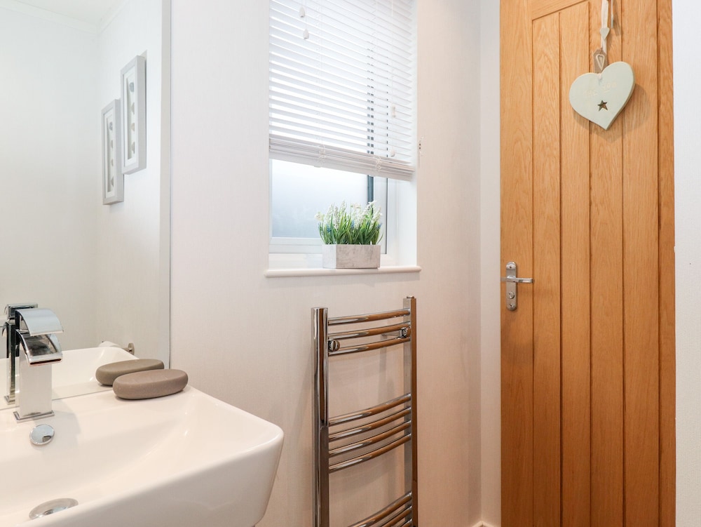 Bowness Bay Lodge