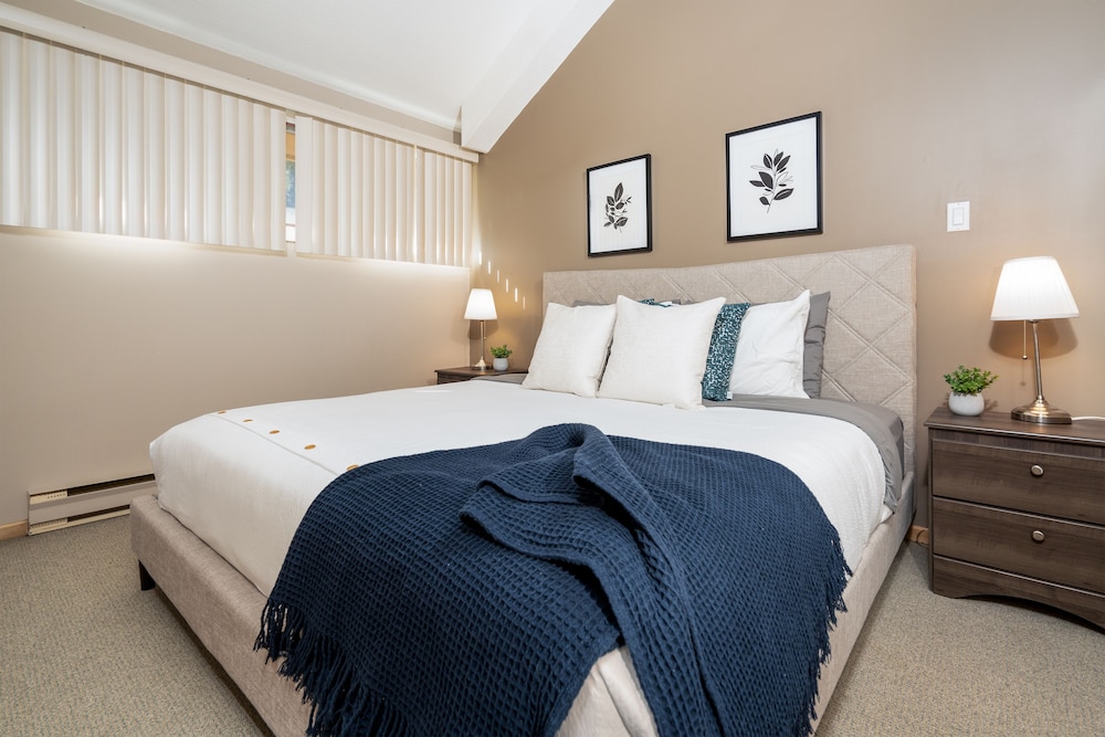 CENTRALLY Located 3-Br Home | TRUE Ski In/Out | FREE access to Pools & Hot Tubs - Image 4