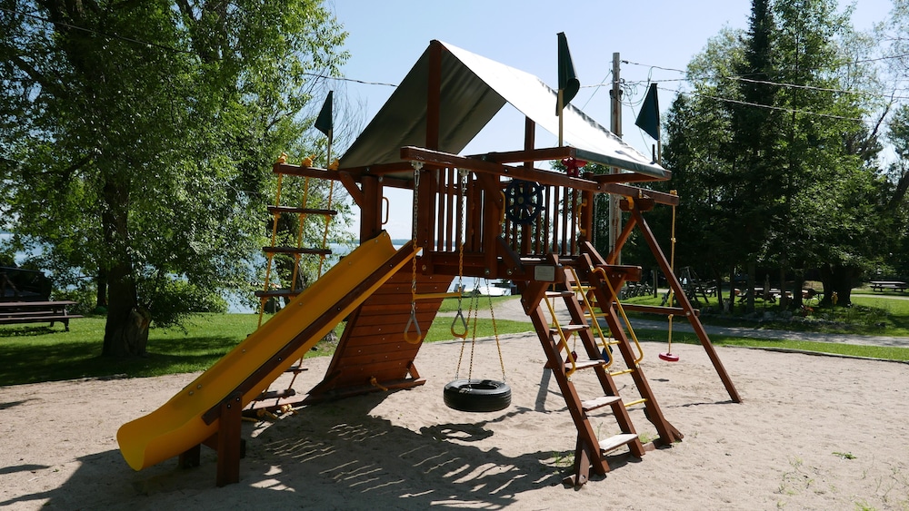 Grey Wolf Lodge
