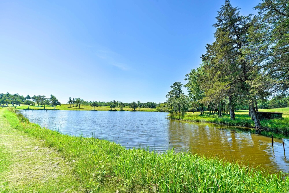 McAlester Vacations - Mcalester Cottage w/ 30 Private Acres  Ponds! - Property Image 1