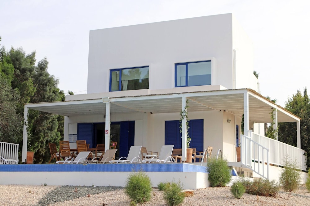 Modern 4-bedroom Villa With A Private Pool