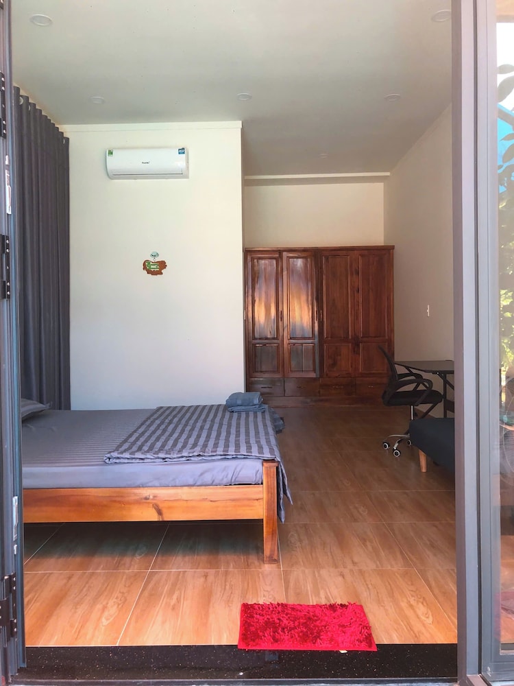 HOMESTAY HALONA