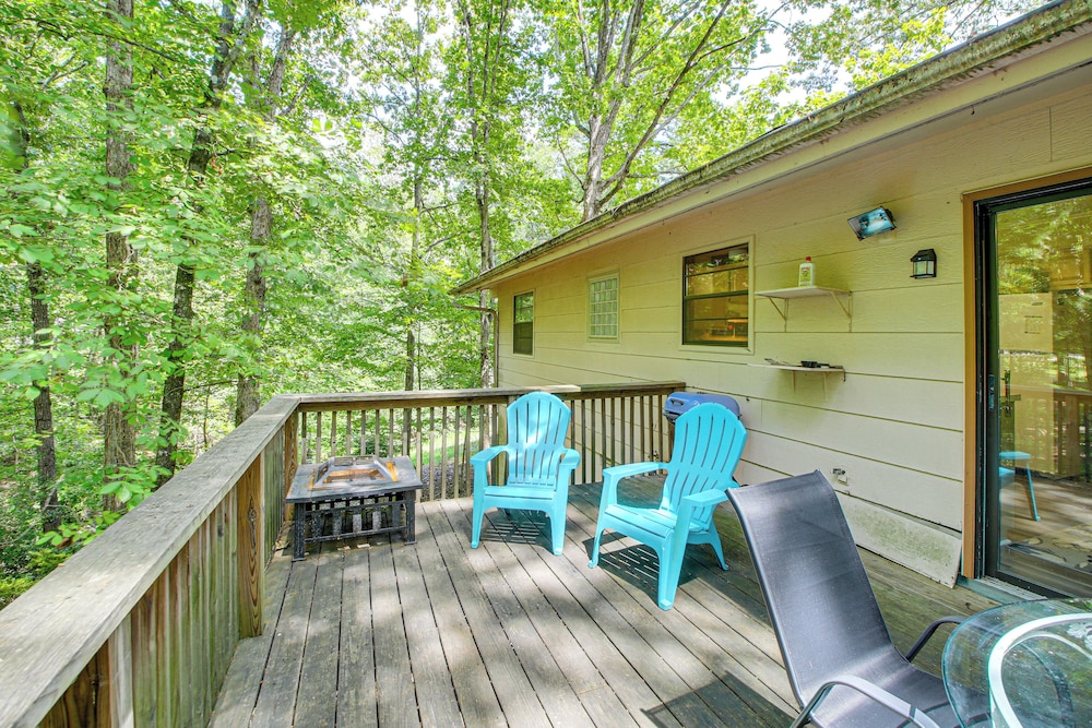 1/2 Mi to Desoto Lake: Hot Springs Village Home