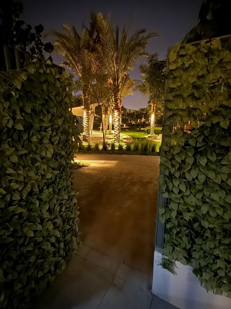 Elegant Stay in Ranches Villa