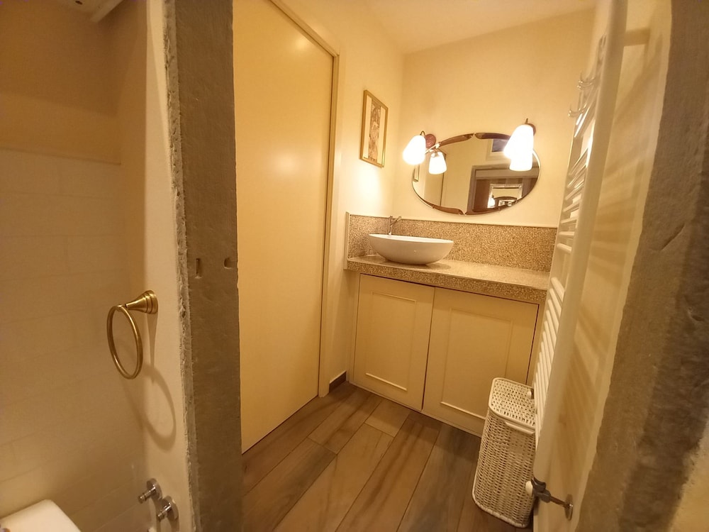 Leone in Firenze With 1 Bedrooms and 1 Bathrooms