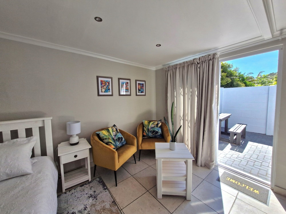 Ivy Place Studio Apartment