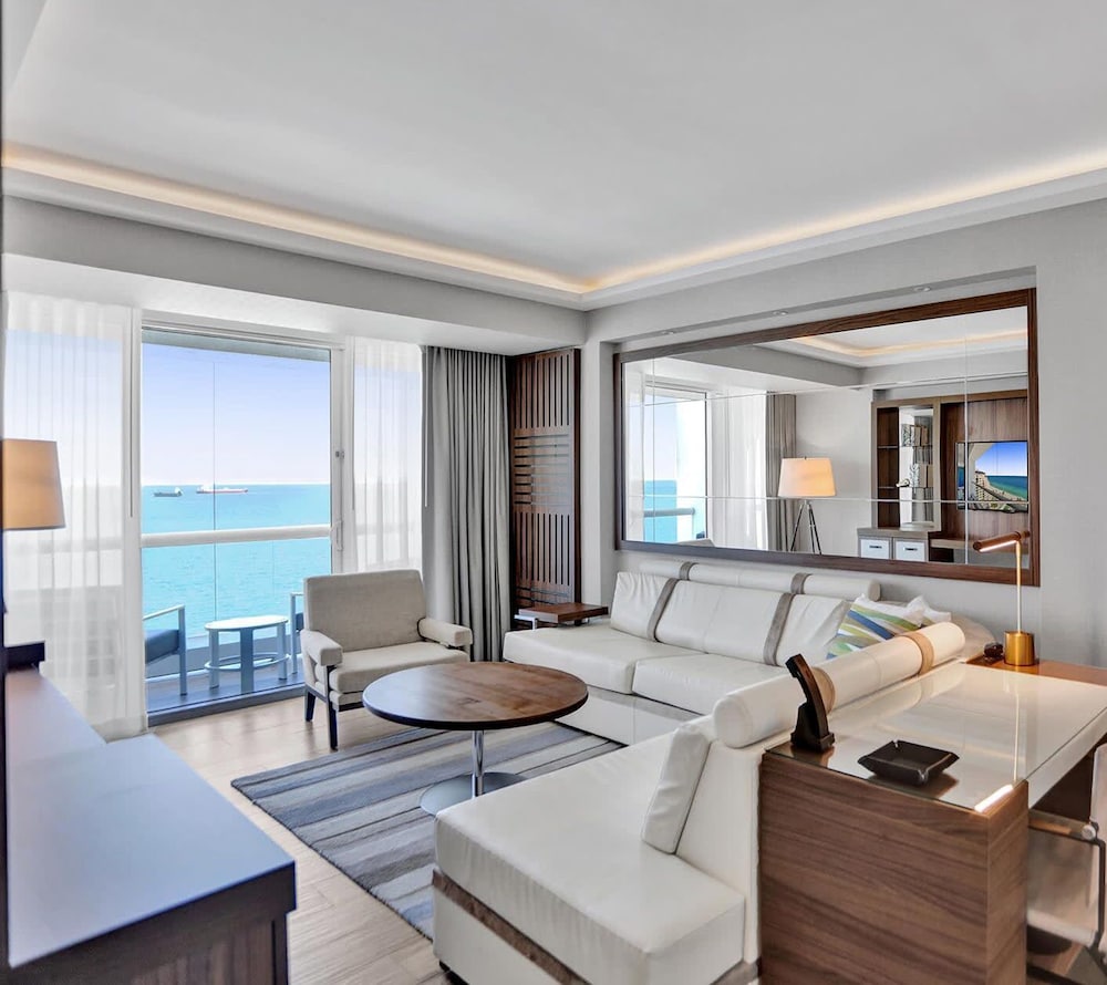 Stunning Beachfront Luxury- Your Perfect Getaway!