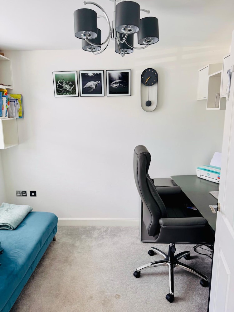 Luxurious Majestic 4 Bedroom- Free Parking