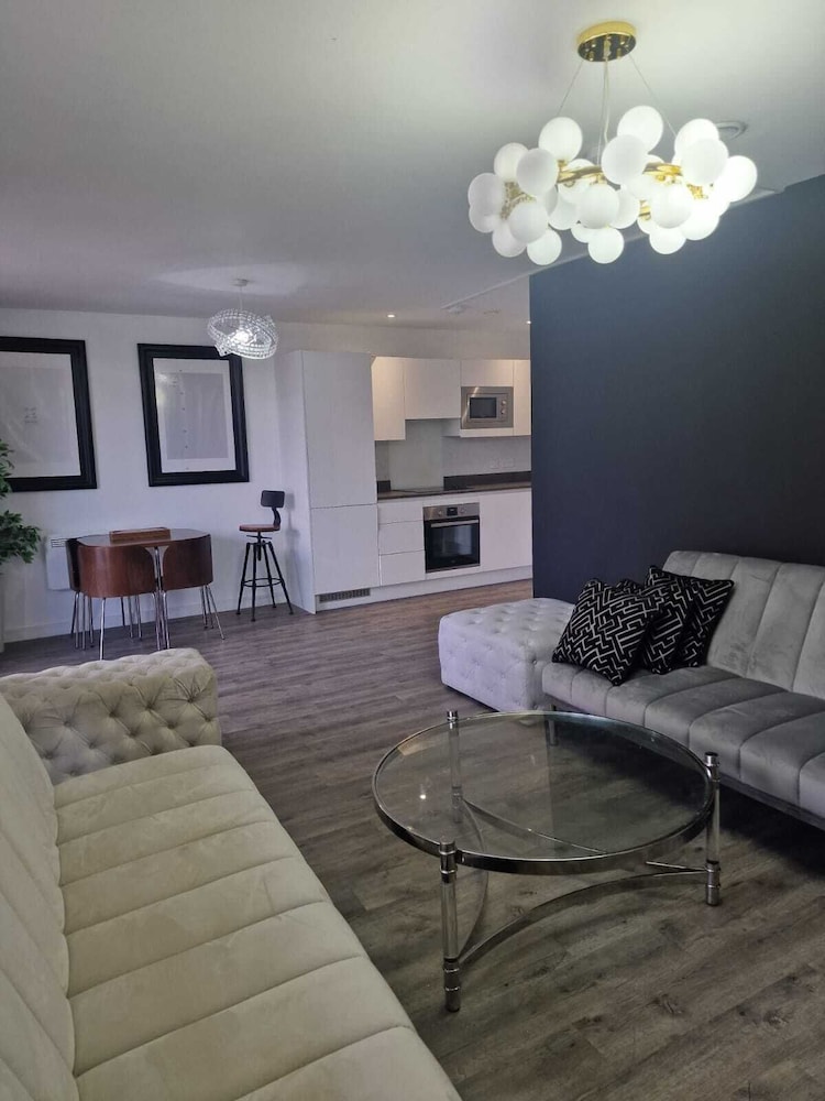 Luxury vip 2bed Apartment With Balcony view 4