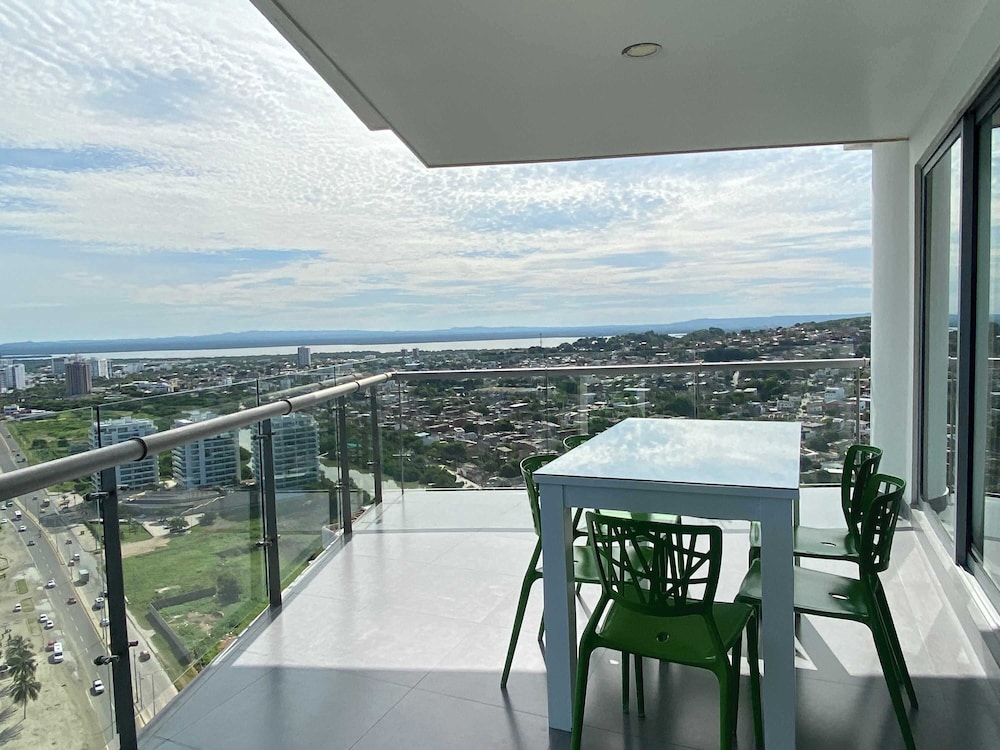 w Amazing 3BR w Ocean View in Marbella