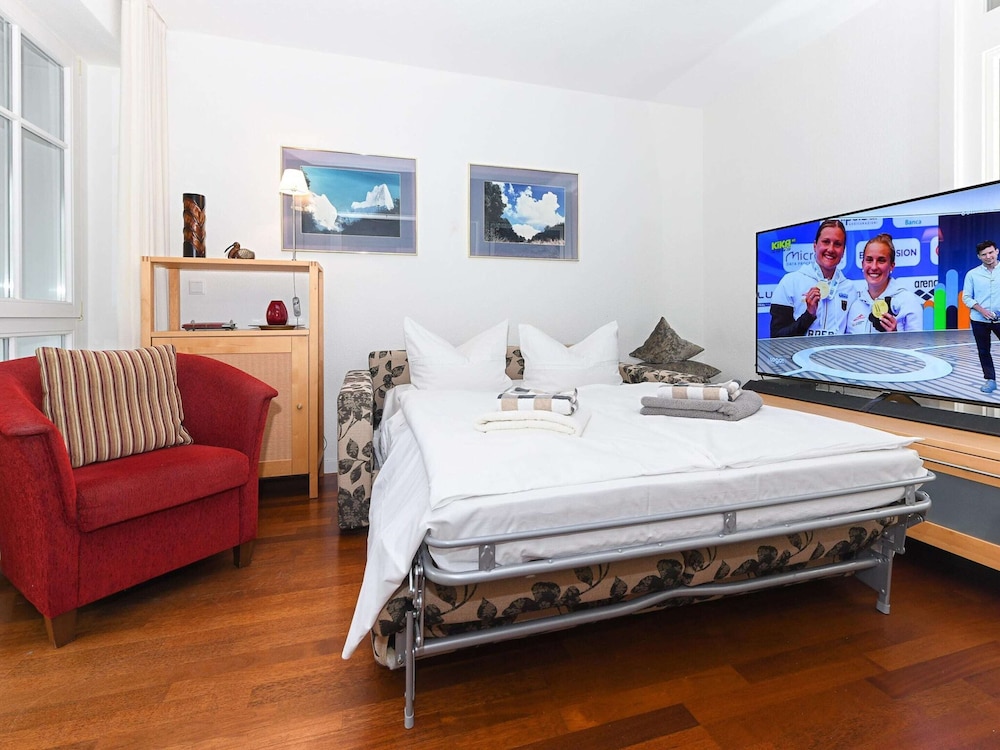 Comforts Near Seaside Charm view 5