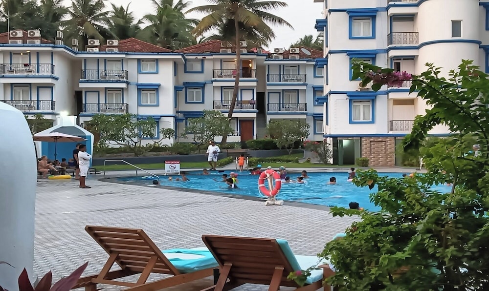 Fabhotel Park Grand Royal Palms