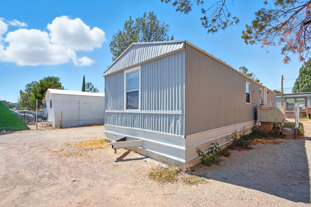 Desert Haven Cozy 2-Bedroom Mobile Home Near NMSU 2 Home