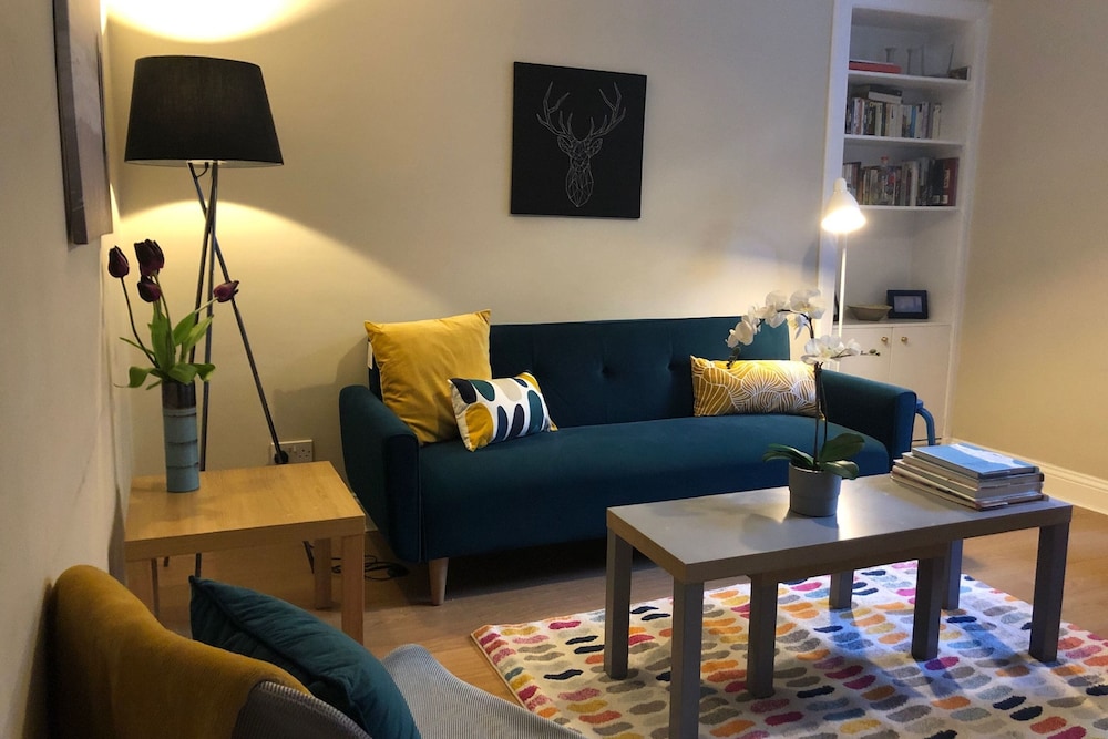 Central New Town Flat, Near Princes Street