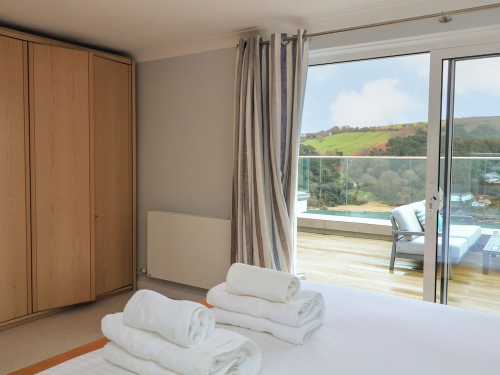 3 Hamstone Court