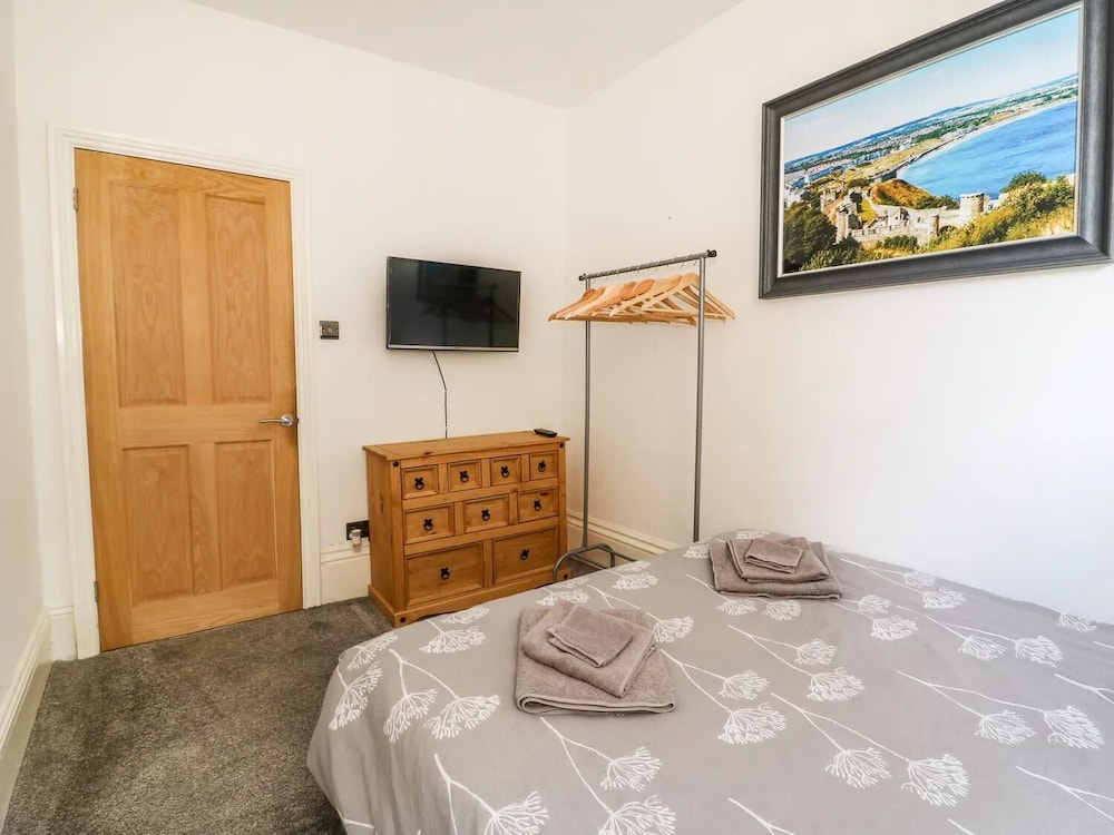 Apartment Located Centrally for up to 4 Guests view 3