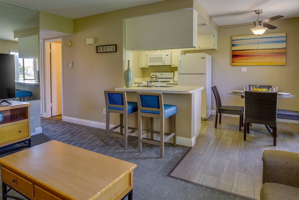 2 Mi to Coachella & Stagecoach: Condo w/ Pool