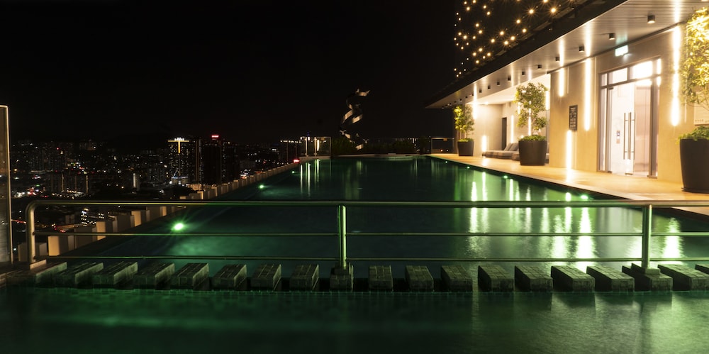 Moonway Luxury Suites At CORE Residence