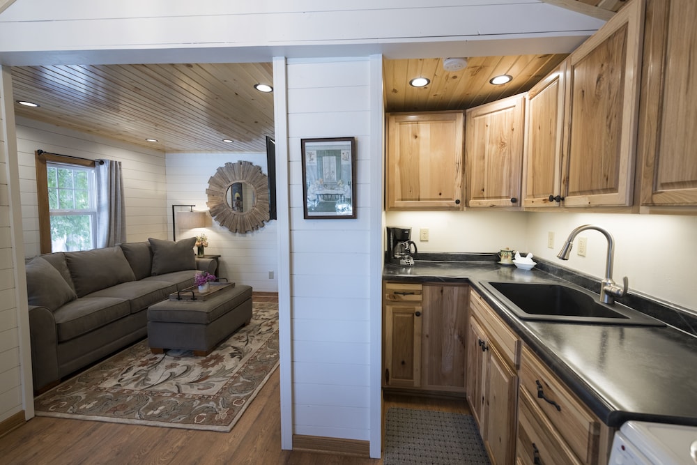 Thorp House Inn & Cottages