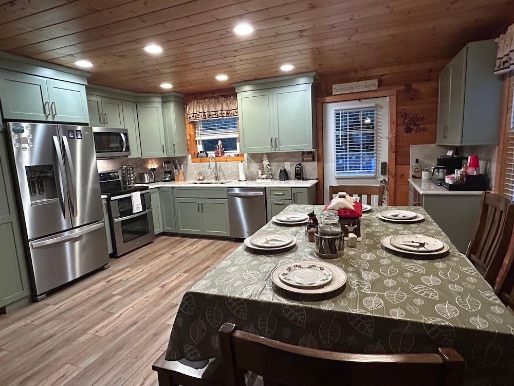 Riverside Retreat 4 Bedroom Cabin