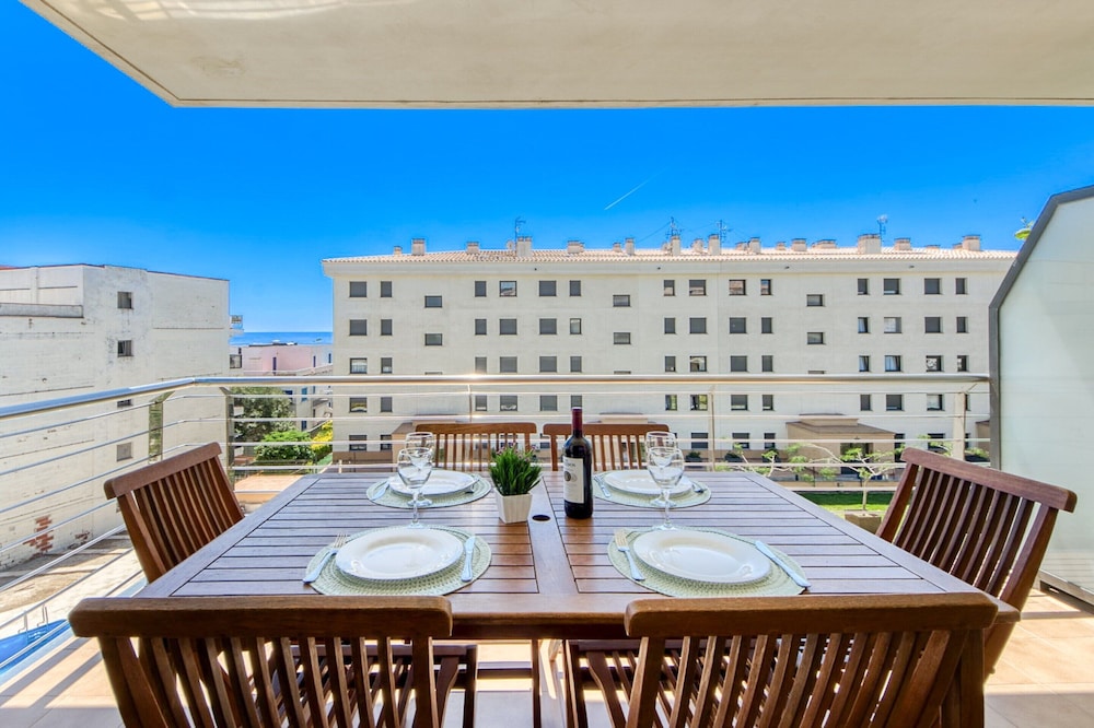 Apartment in Roses Near Sandy Beach