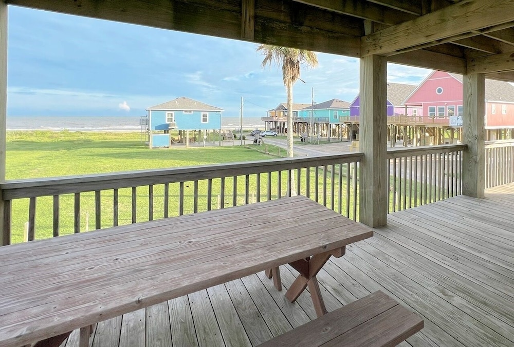 Abby Sands Castle 2 Bedroom Home by RedAwning