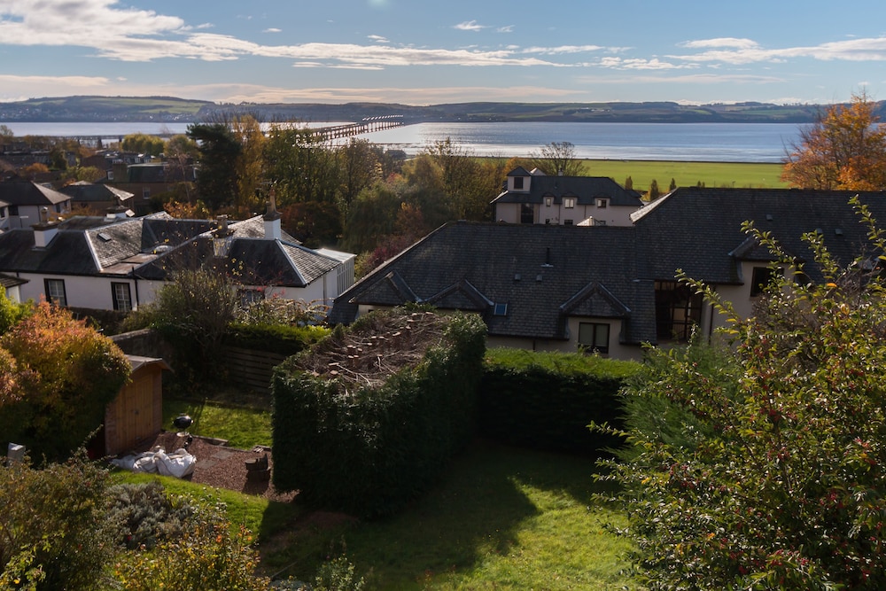Dundee Vacations - Seaview Cottage - Property Image 5