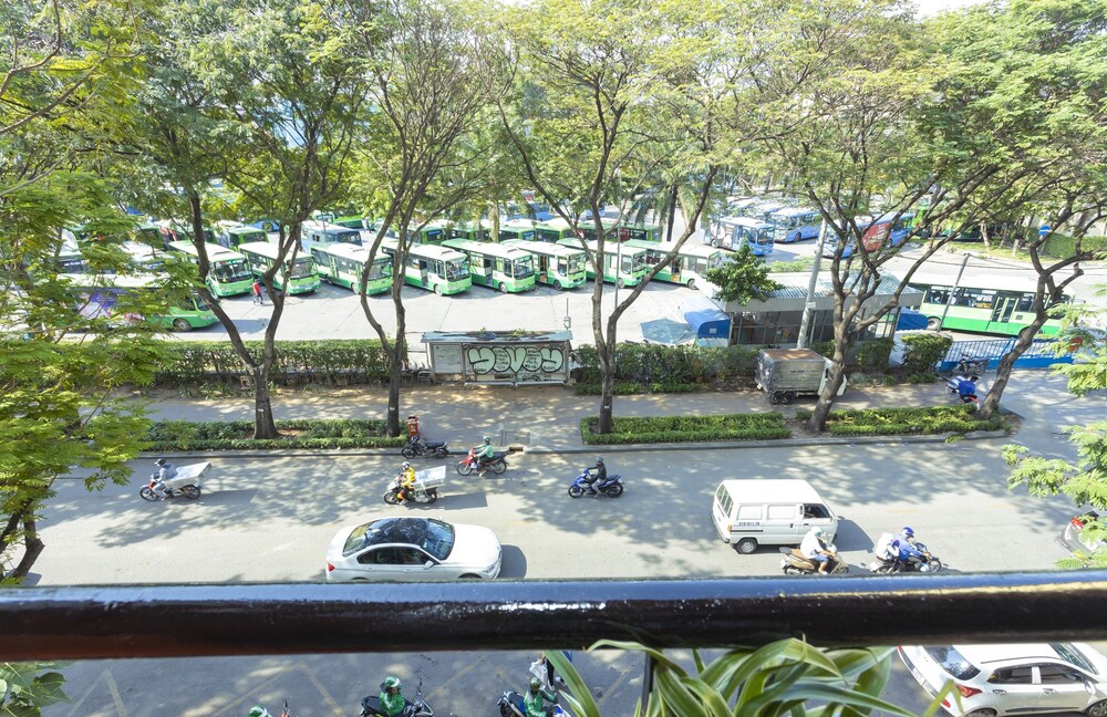 Hangout Hostel HCM